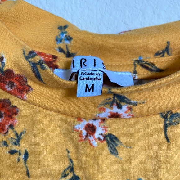 Floral Crop Top💐 - Picture 2 of 2